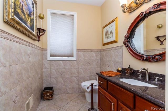 49759 Lakebridge Drive, Shelby Twp, MI 48315