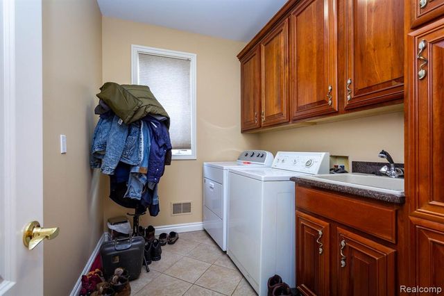 49759 Lakebridge Drive, Shelby Twp, MI 48315