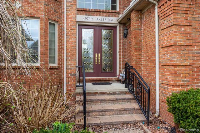 49759 Lakebridge Drive, Shelby Twp, MI 48315
