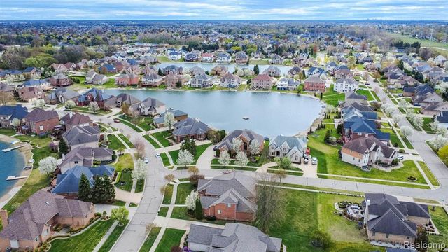 49759 Lakebridge Drive, Shelby Twp, MI 48315
