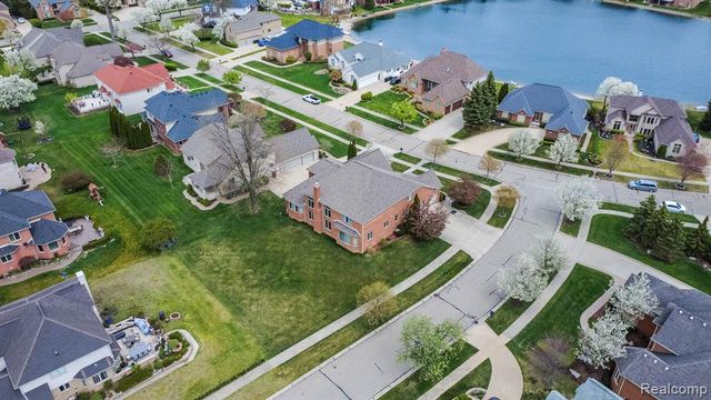 49759 Lakebridge Drive, Shelby Twp, MI 48315