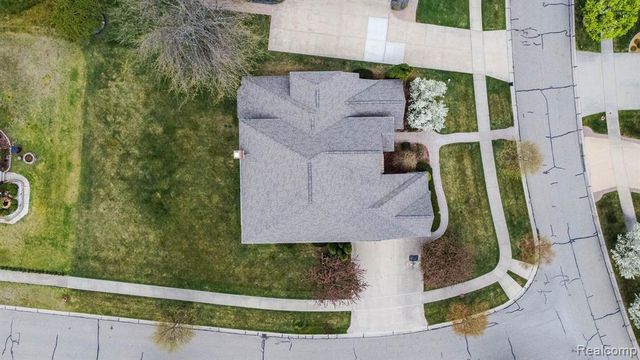49759 Lakebridge Drive, Shelby Twp, MI 48315