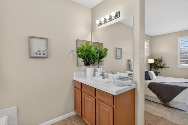 9988 Autumn Sage Way, Elk Grove, CA 95757