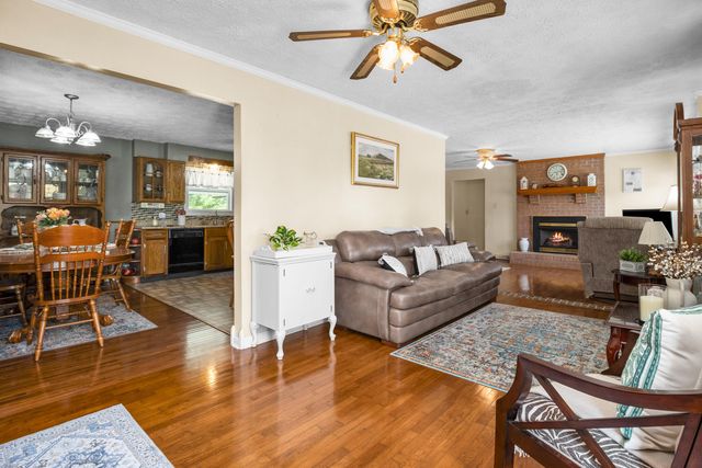 8356 E Laurel Road, London, KY 40741