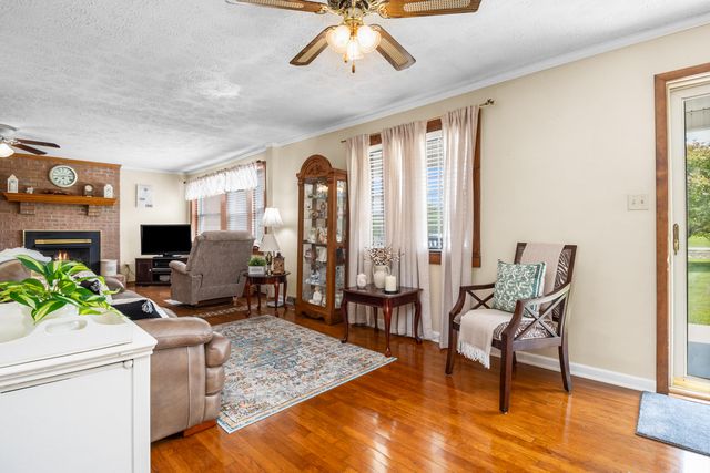 8356 E Laurel Road, London, KY 40741