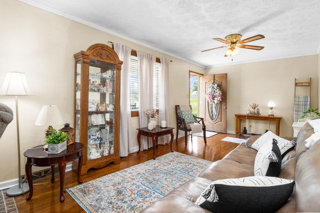 8356 E Laurel Road, London, KY 40741
