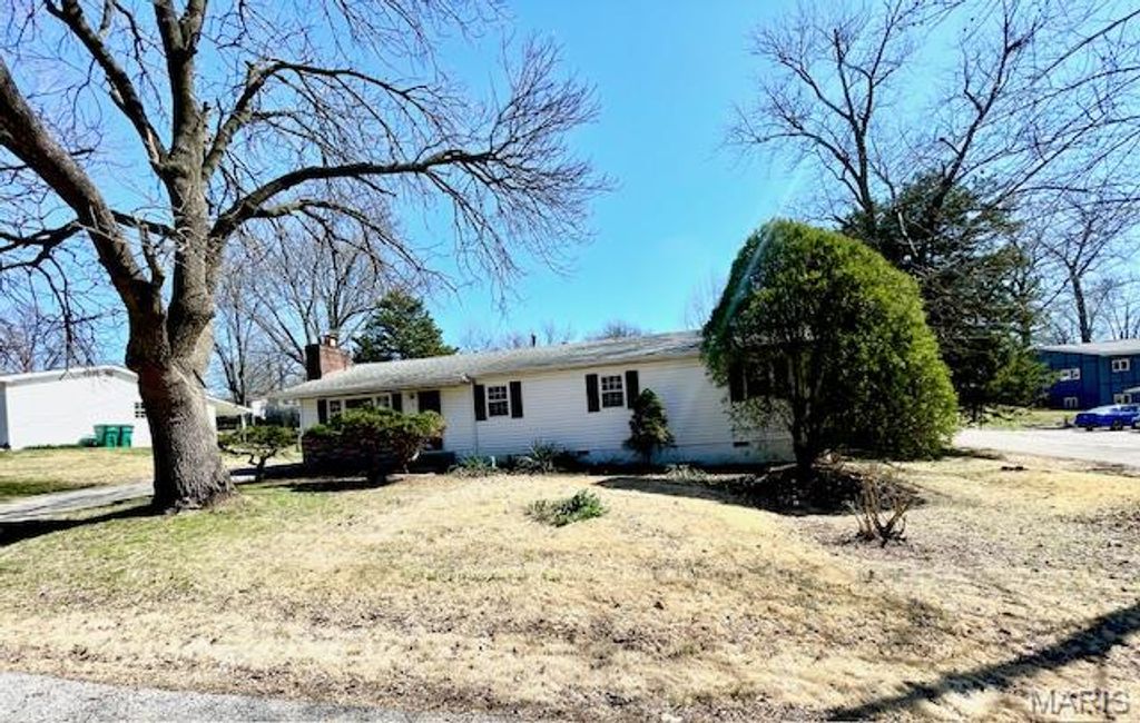 5 Dale Drive, St Charles, MO 63303