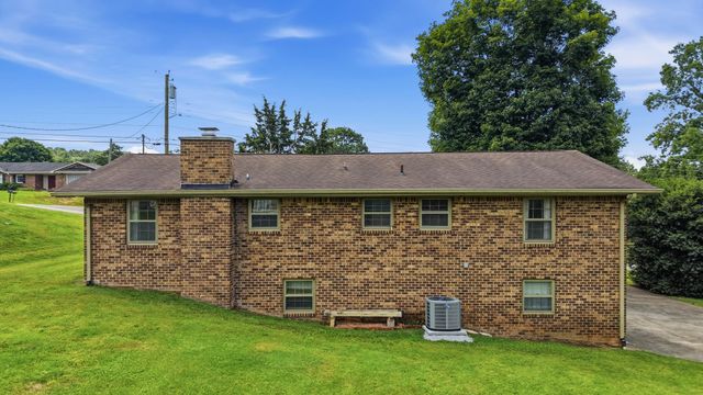 3945 Bow Street NE, Cleveland, TN 37312