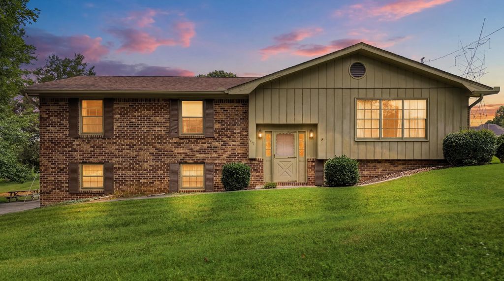 3945 Bow Street NE, Cleveland, TN 37312