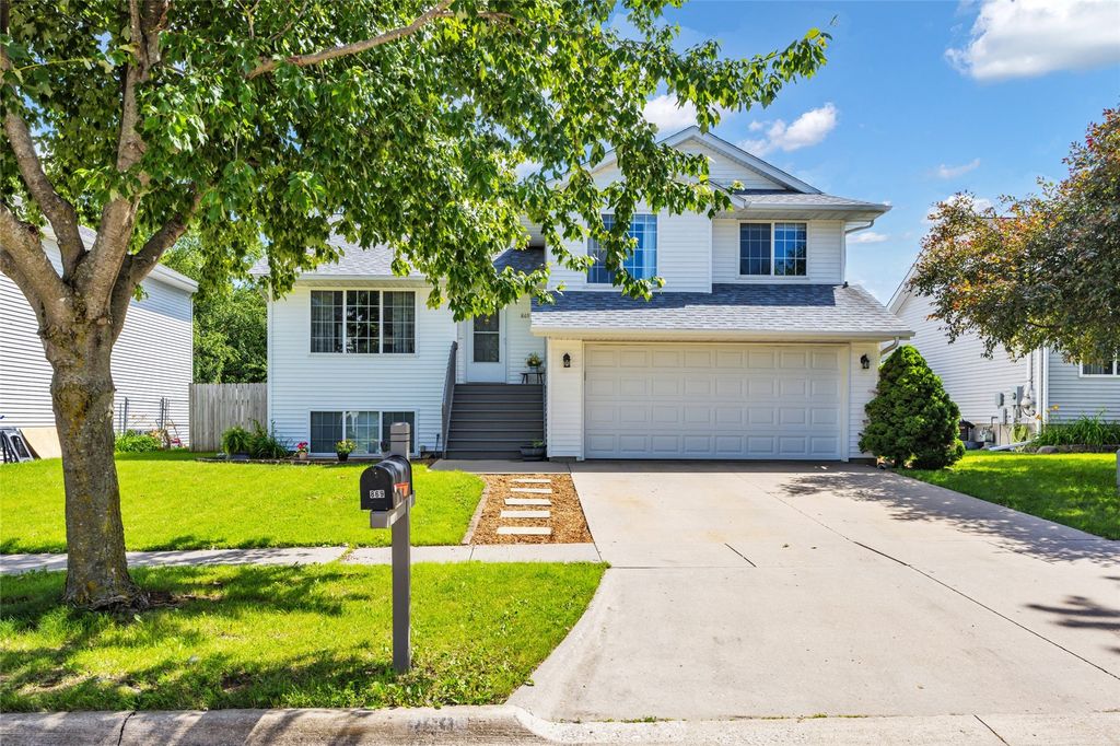 869 Augusta Circle, North Liberty, IA 52317