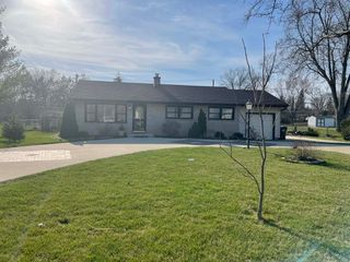 1516 Sunset Drive, Schaumburg, IL 60193