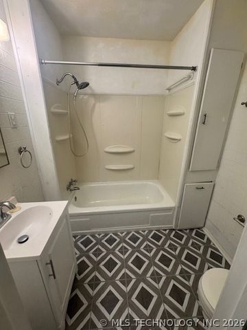 200 S 12th Avenue, Madill, OK 73446