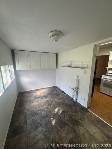 200 S 12th Avenue, Madill, OK 73446