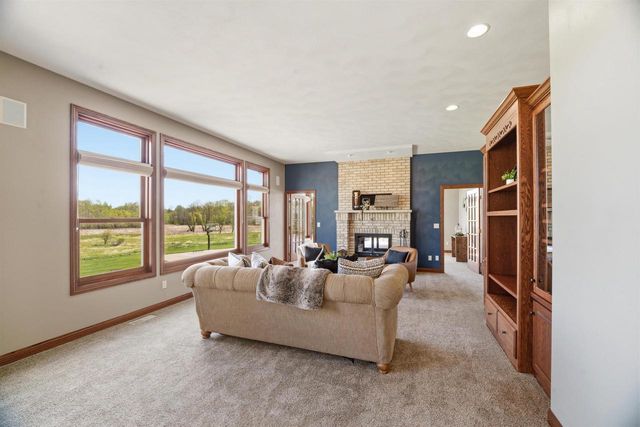 W8844 HACKETT LANE, Hortonville, WI 54944