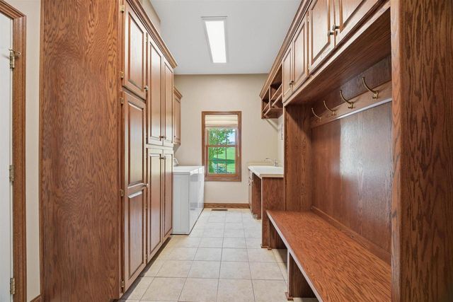 W8844 HACKETT LANE, Hortonville, WI 54944