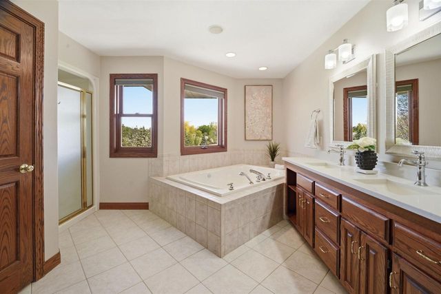 W8844 HACKETT LANE, Hortonville, WI 54944