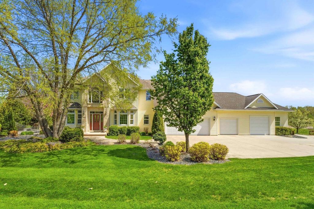 W8844 HACKETT LANE, Hortonville, WI 54944