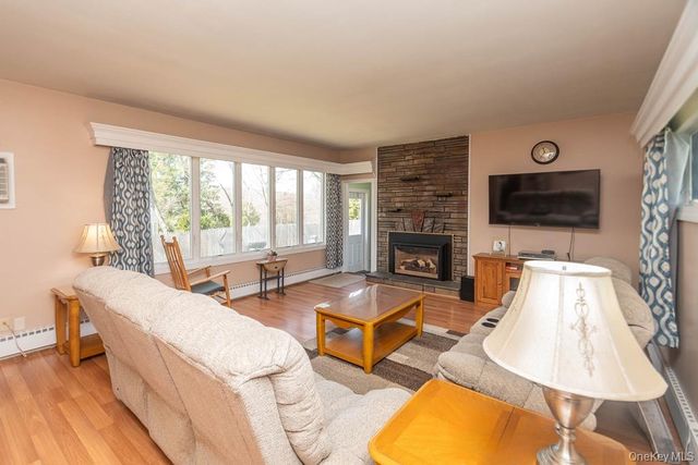 12 Crest Road, Danbury, CT 06811