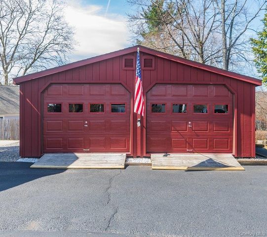12 Crest Road, Danbury, CT 06811