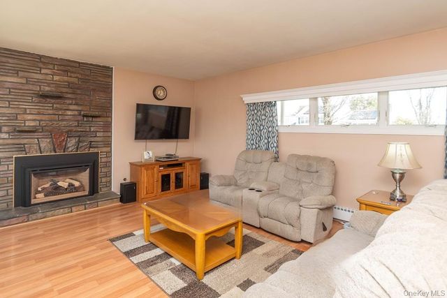 12 Crest Road, Danbury, CT 06811