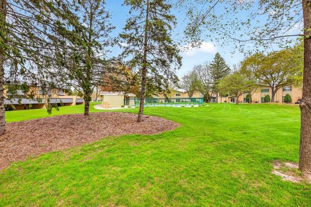 1237 W NICOLET CERCLE, Appleton, WI 54914