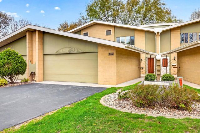 1237 W NICOLET CERCLE, Appleton, WI 54914