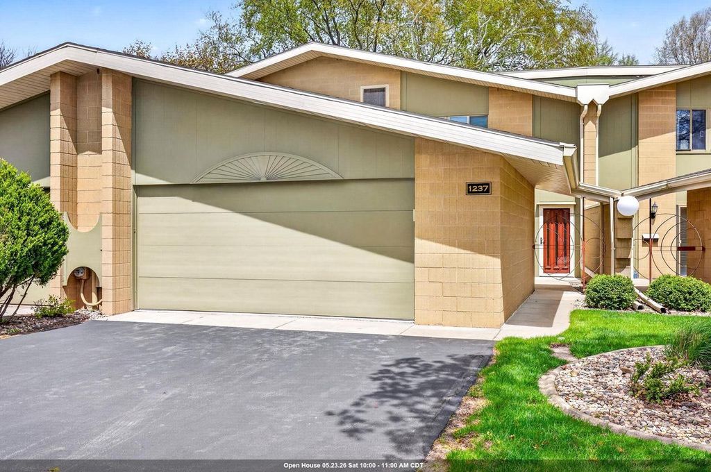 1237 W NICOLET CERCLE, Appleton, WI 54914