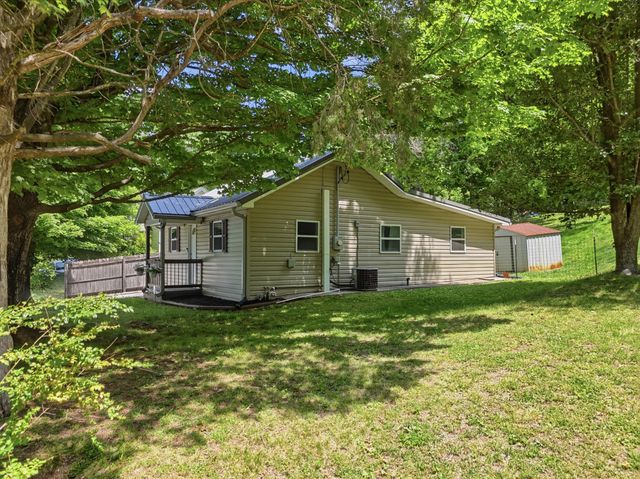 121 Sharp Road, Athens, TN 37303