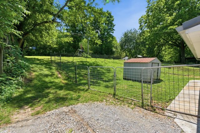 121 Sharp Road, Athens, TN 37303