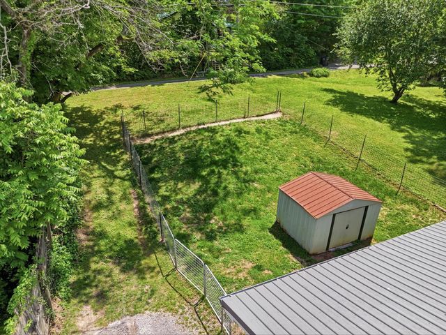 121 Sharp Road, Athens, TN 37303