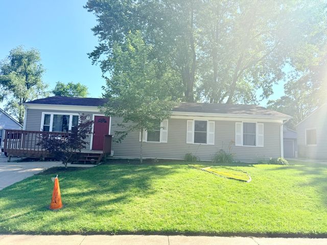 419 Singapore Lane, Carpentersville, IL 60110