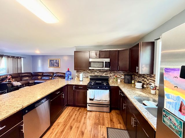 419 Singapore Lane, Carpentersville, IL 60110