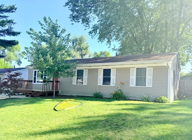 419 Singapore Lane, Carpentersville, IL 60110