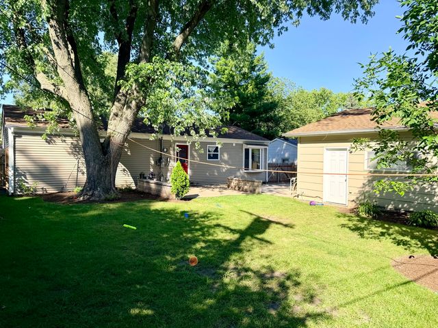 419 Singapore Lane, Carpentersville, IL 60110