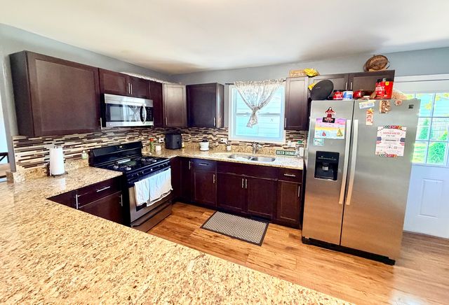 419 Singapore Lane, Carpentersville, IL 60110