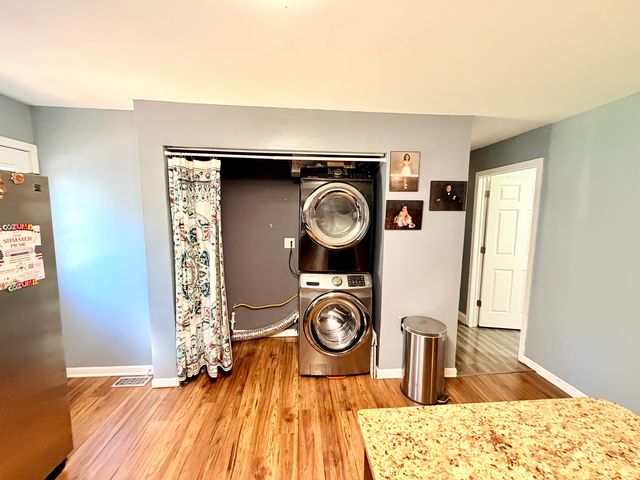 419 Singapore Lane, Carpentersville, IL 60110