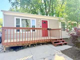 419 Singapore Lane, Carpentersville, IL 60110