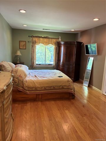 1006 Skyline Drive, Coram, NY 11727