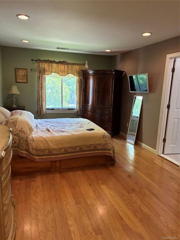 1006 Skyline Drive, Coram, NY 11727