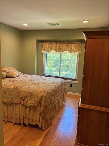 1006 Skyline Drive, Coram, NY 11727