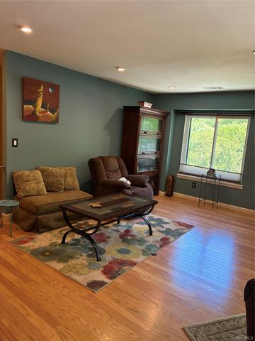1006 Skyline Drive, Coram, NY 11727