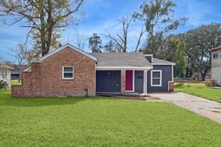 710 E Magnolia Street, Angleton, TX 77515