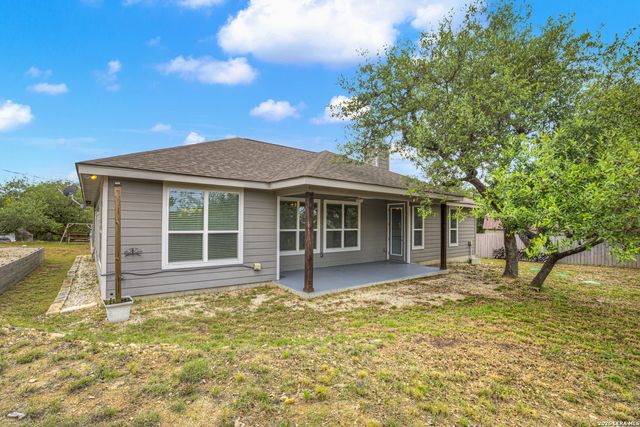 1041 MADRONE RD, Fischer, TX 78623