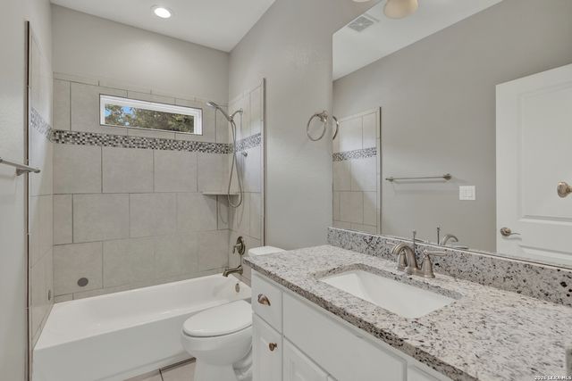 1041 MADRONE RD, Fischer, TX 78623