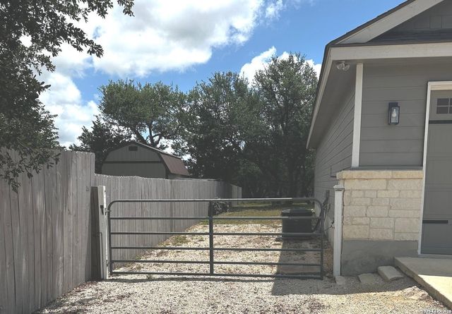 1041 MADRONE RD, Fischer, TX 78623