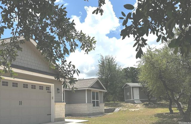 1041 MADRONE RD, Fischer, TX 78623