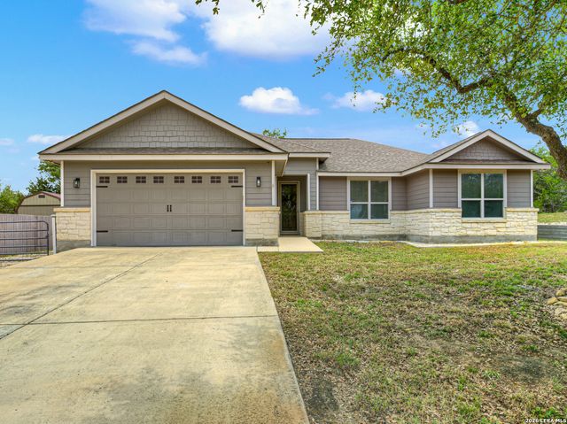 1041 MADRONE RD, Fischer, TX 78623