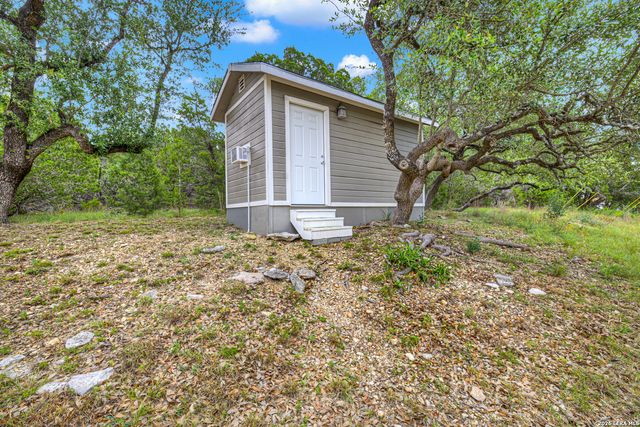 1041 MADRONE RD, Fischer, TX 78623