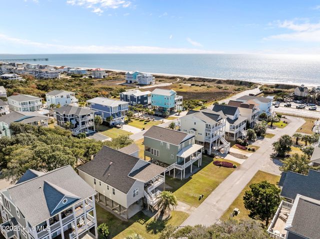 111 SE 72nd Street, Oak Island, NC 28465