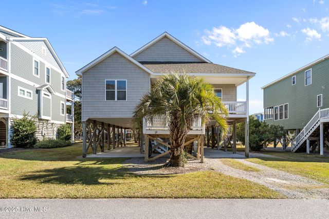 111 SE 72nd Street, Oak Island, NC 28465